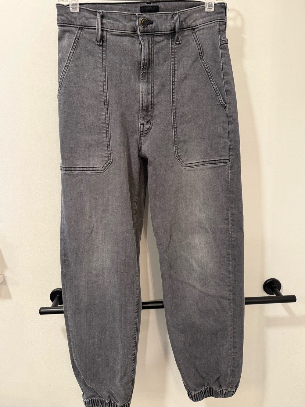 MOTHER Denim Wrapper Patch Springy Ankle Jogger in washed black size 28